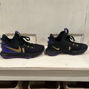 Nike Lebron Witness 2020 basketball black, purple and gold size 7.5 mens shoe